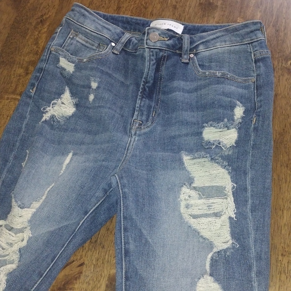 Risen Distressed Hemn Light Wash High Waist Cropped Jeans 30